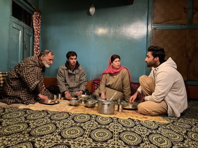 Groß (Family Bashir Dar , Mir Tawseef, Sana Javed & Mir Salman))